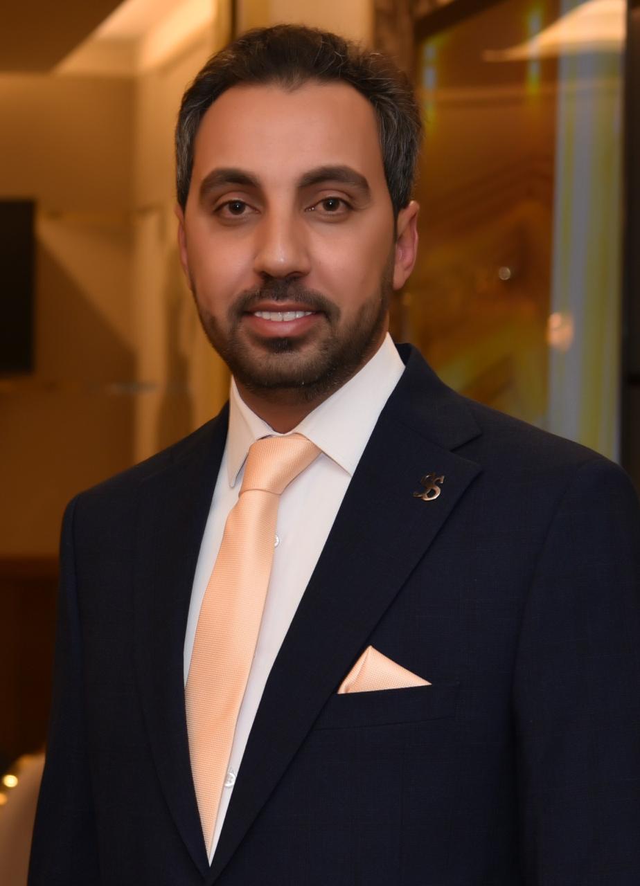 الدكتور سيف الدخيل ..  مبارك الخطوبة