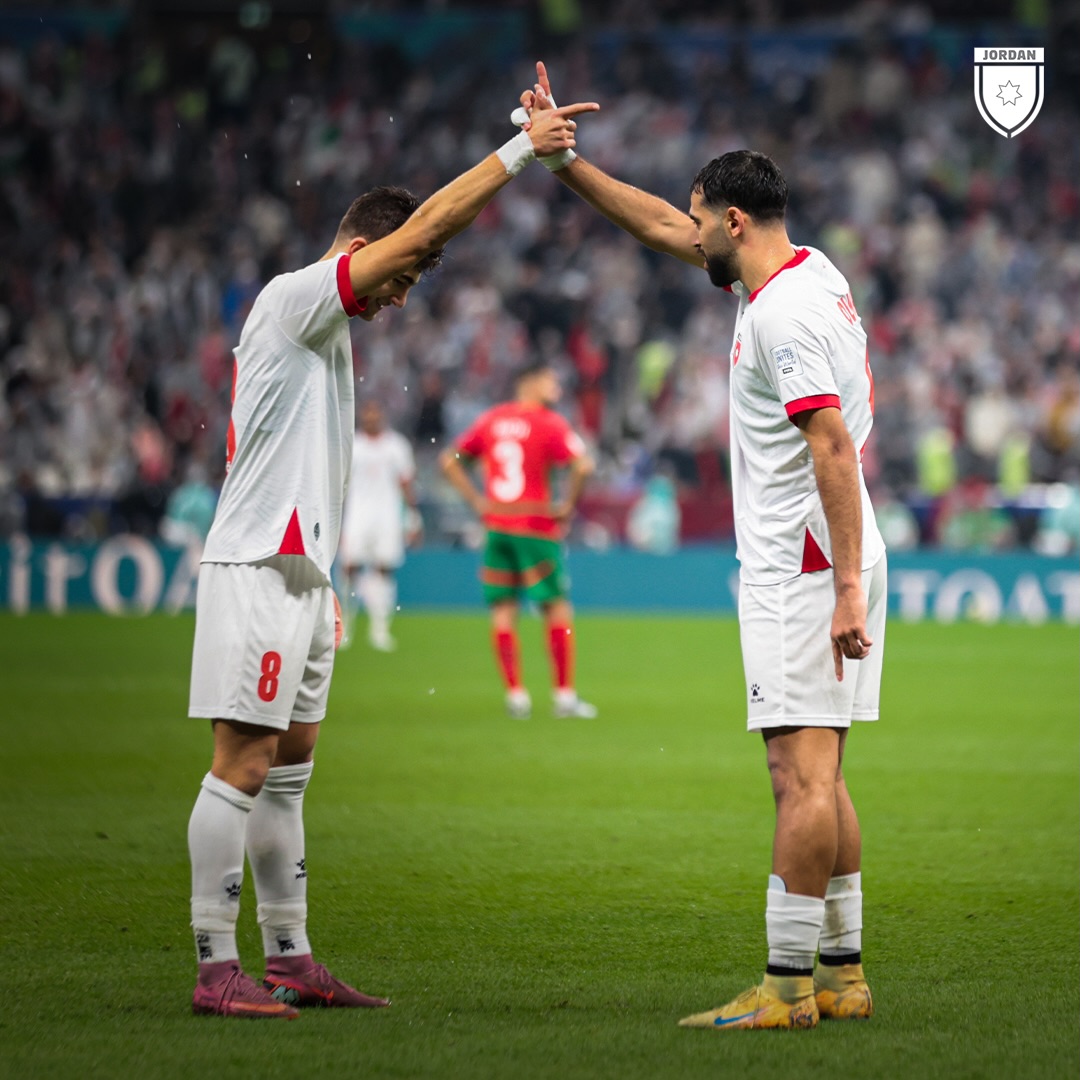 نجمان عالميان يشيدان بأداء المنتخب الوطني أمام المغرب