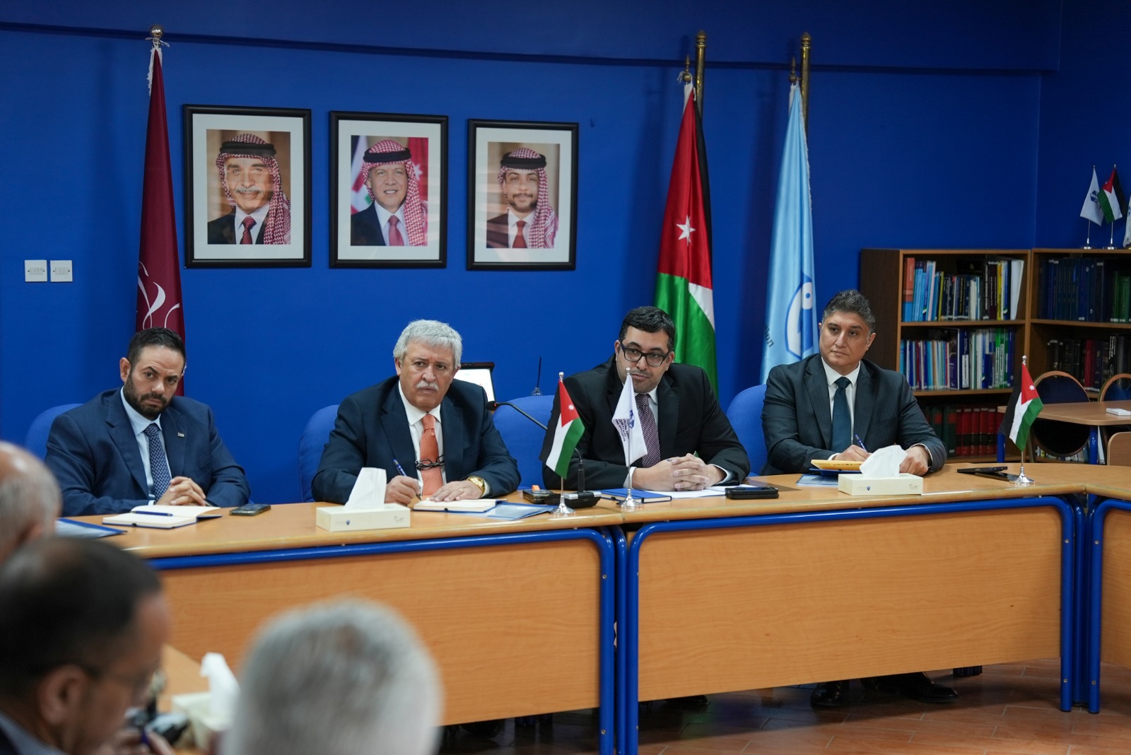 القطامين: العمل على توفير بدائل لضمان استمرار تدفق السلع والبضائع