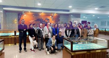 طلبة الأعمال في عمان العربية يزورون البنك المركزي