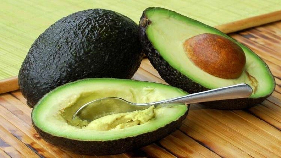 تناول حبة أفوكادو يومياً ..  كيف يؤثر على نومك ومستوى الكولسترول لديك؟