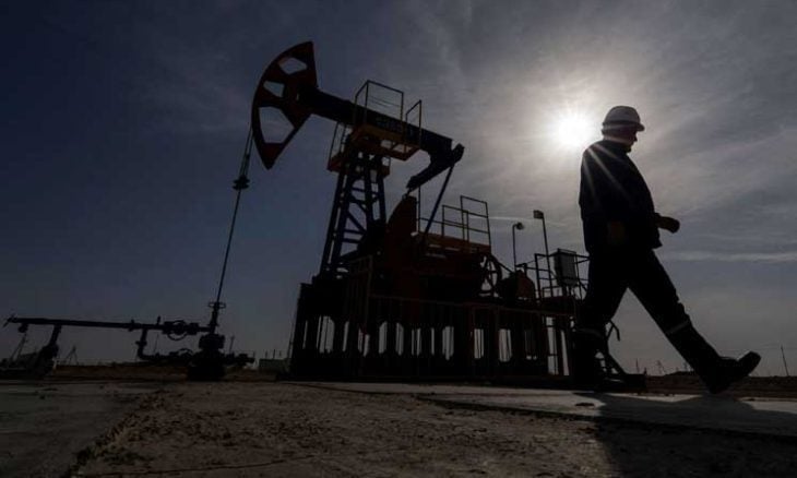 انخفاض أسعار النفط مع احتمال تدخل أميركا في سوق العقود الآجلة