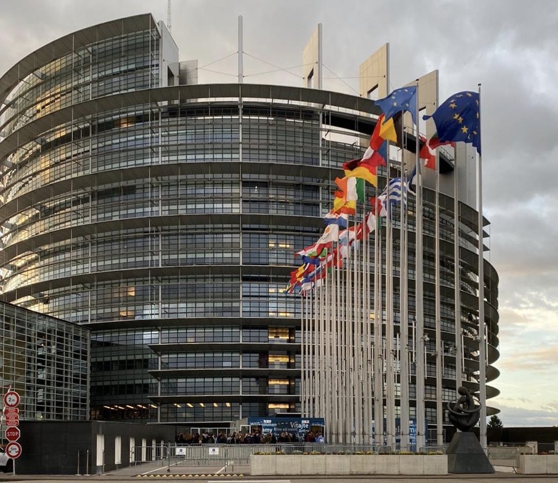 البرلمان الأوروبي يعلق المصادقة على الاتفاق التجاري مع أمريكا