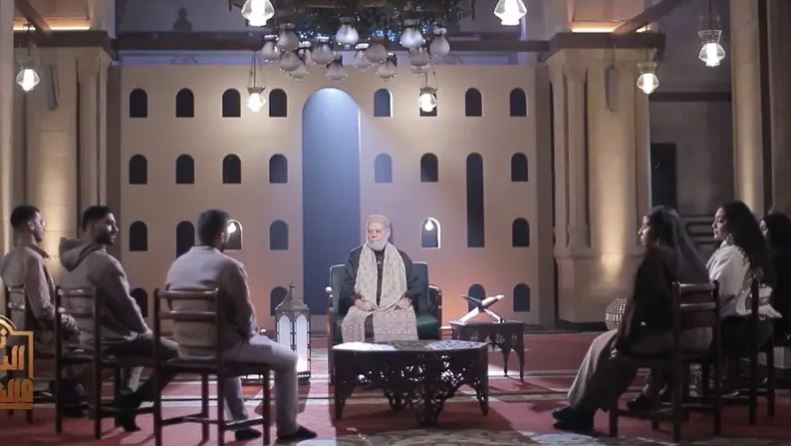 ولا تجسسوا ..  علي جمعة يفتي بحرمة تفتيش هواتف الأبناء فوق 17 عاماً