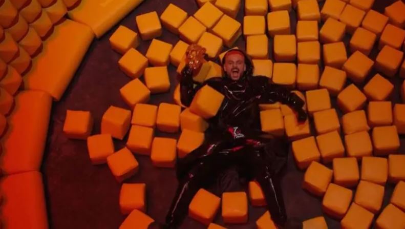 شيماء وسماح أنور ومصطفى غريب ..  رامز يكشف قائمة ضحاياه