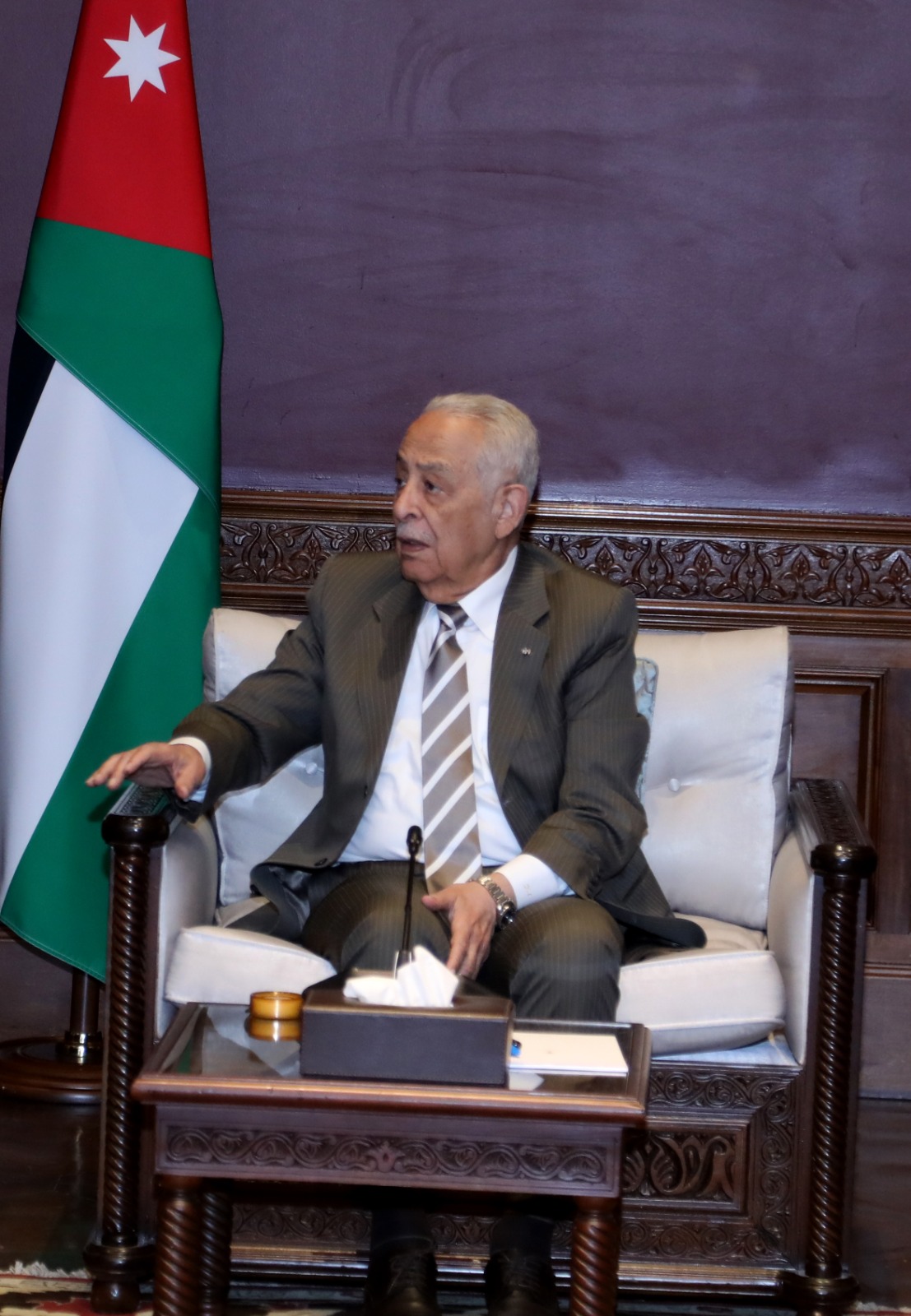 مندوبا عن الملك وولي العهد ..  العيسوي يعزي المشاقبة وآل مراد