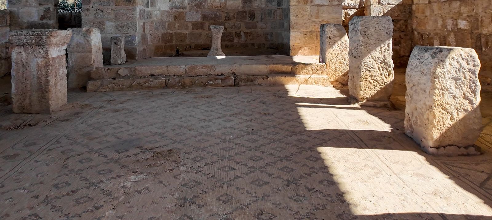 حسان يوجه بادراج موقع رحاب الأثري ضمن المسارات السِّياحيَّة