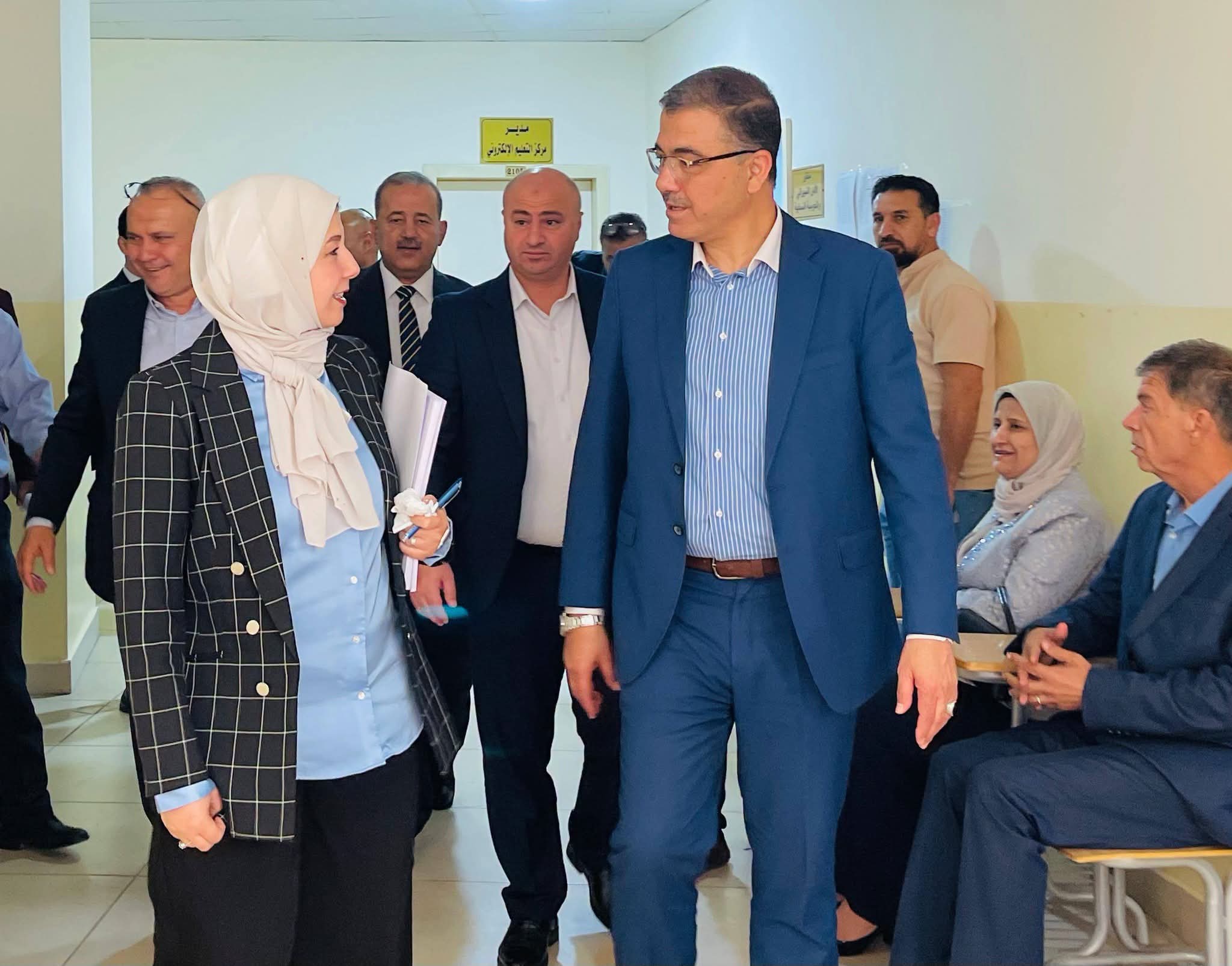 الهناندة يطّلع على مشاريع تخرج مبتكرة تعكس تميز وإبداع طلبة جامعة عجلون الوطنية
