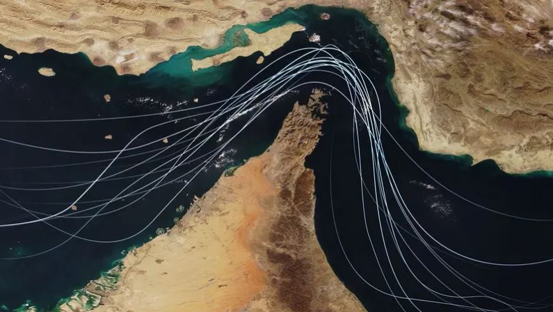 بلومبرغ: ربع ناقلات النفط الكبيرة العالقة في الخليج عبرت مضيق هرمز