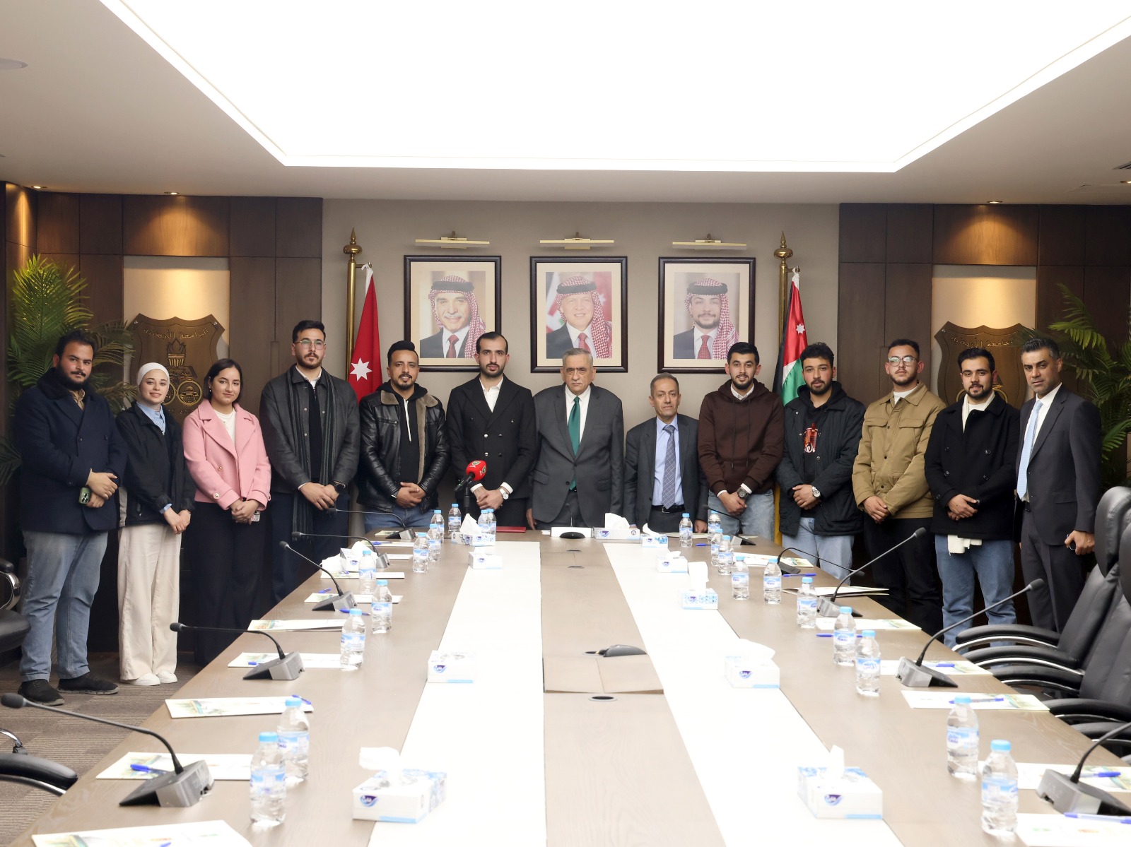 عبيدات يلتقي اتحاد طلبة الأردنيّة: مصلحة الطّالب فوق كلّ اعتبار