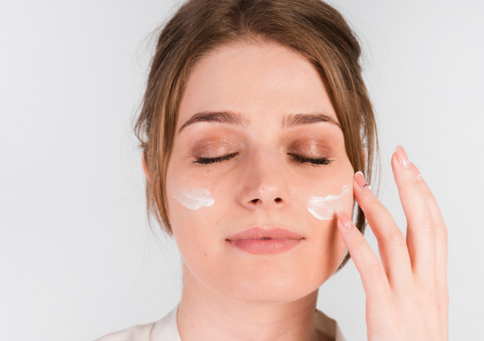 لعروس الشتاء ..  نصائح وحيل للحصول على بشرة ناعمة ونقية قبل الزفاف