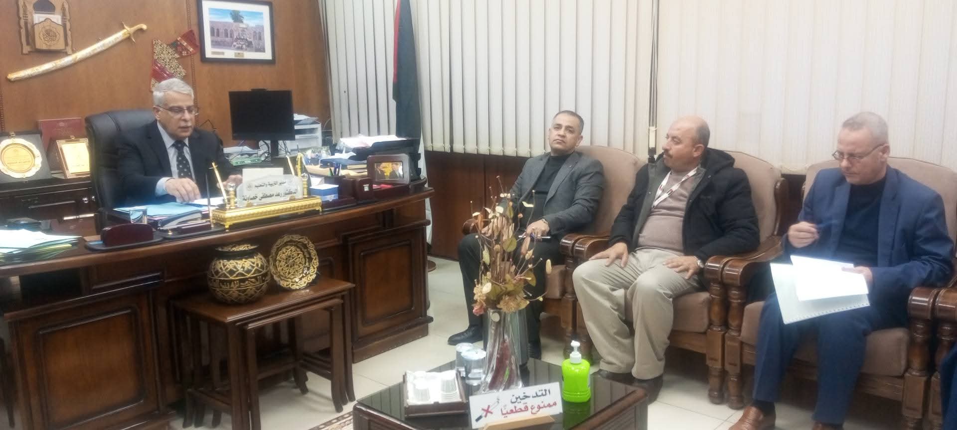 الخصاونة يبحث سبل تعزيز مبادرة «لمدرستي أنتمي» في مدارس قصبة إربد