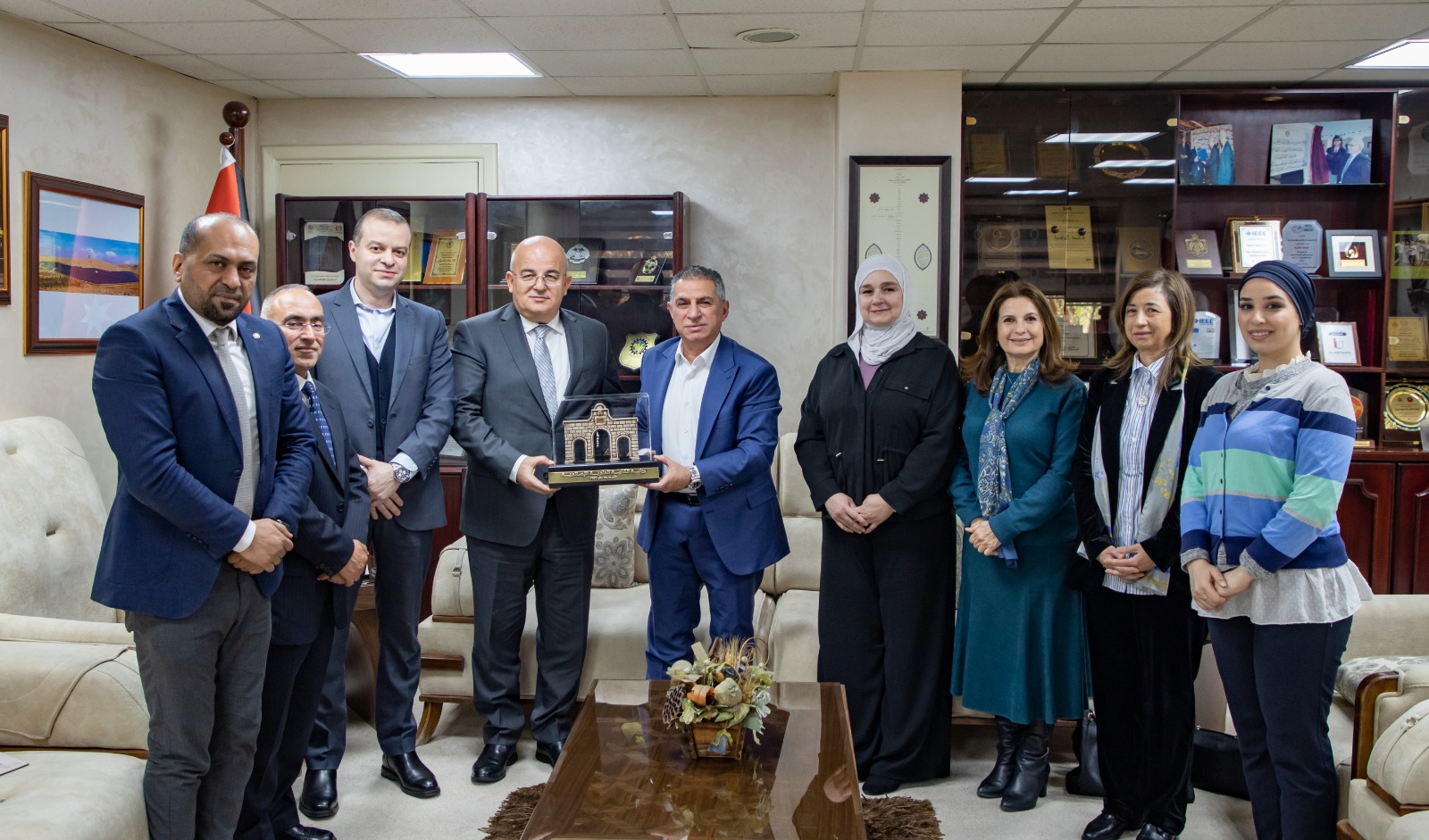 الجامعة الهاشميّة ونادي خريجي الكليّة العلميّة الإسلاميّة يبحثان تعزيز العمل التطوعي الطلابي