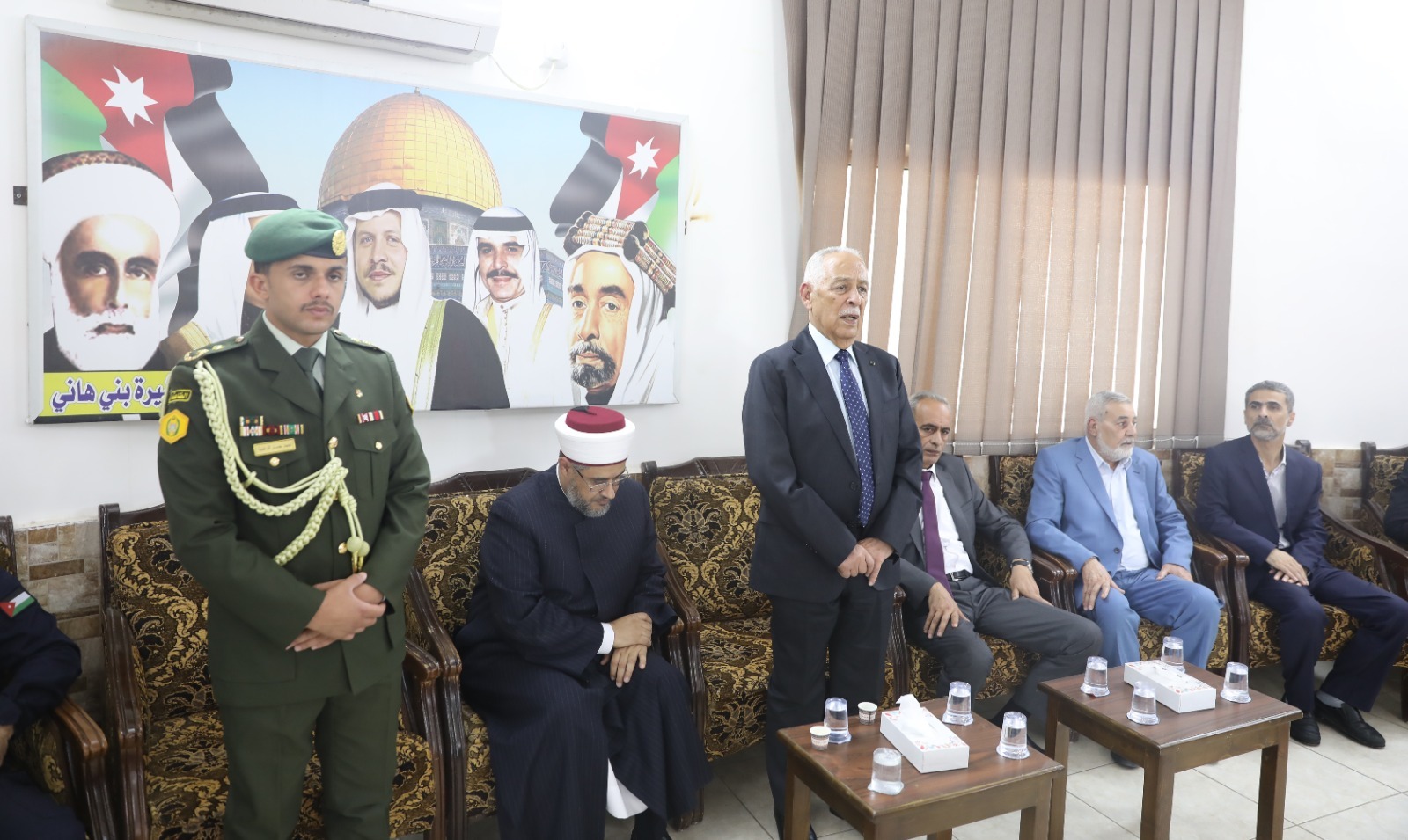 مندوبا عن الملك وولي العهد ..  العيسوي يعزي عشيرة بني هاني