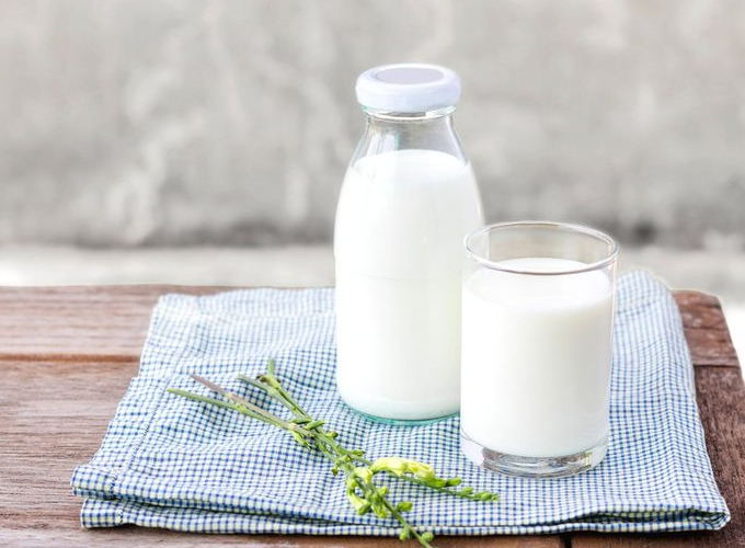 4 أطعمة ومشروبات تفوق الزبادي في محتواها من الكالسيوم 