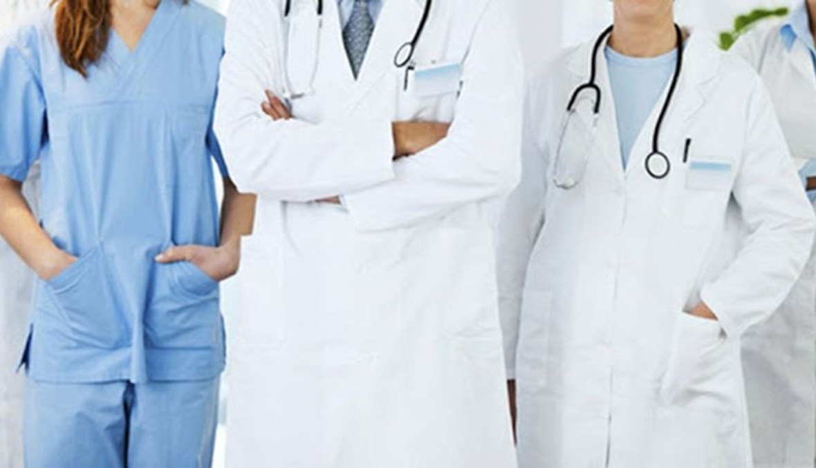 أطباء مهددون بمنعهم من العمل بسبب الذمم المالية ..  والنقابة توضح