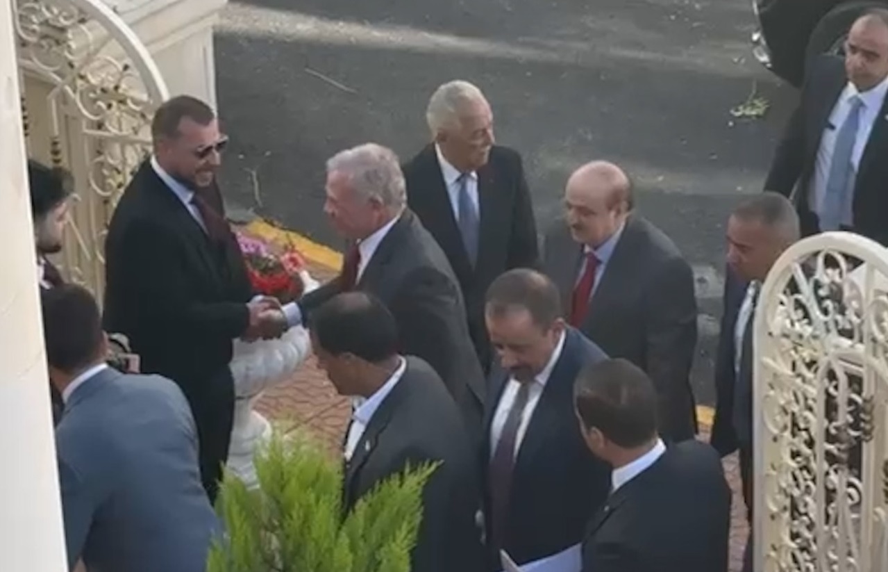 الملك في دارة عوجان بحضور شخصيات نقابية وثقافية وأكاديمية (اسماء)