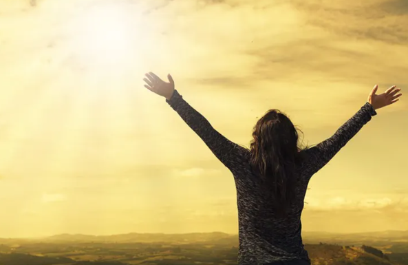 السعادة في العزلة ..  8 خطوات لتجاوز البعد عن الأصدقاء