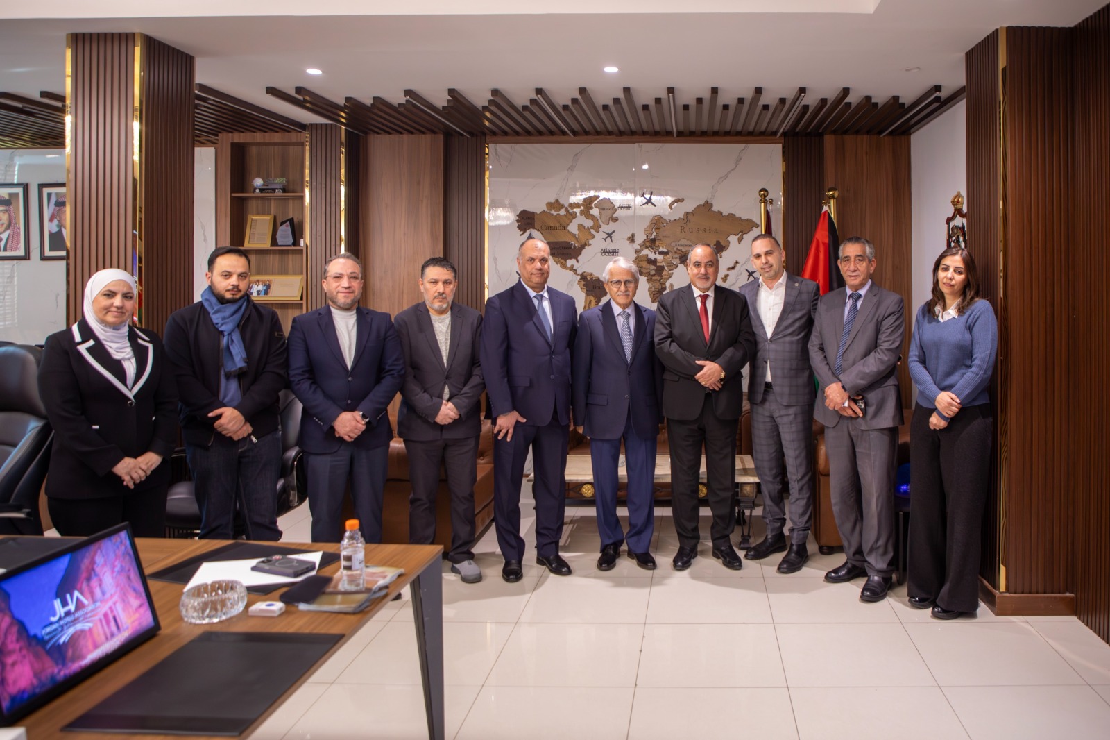 جمعية الفنادق ونقابة العاملين في الخدمات العامة توقعان اتفاقية عمل جماعي