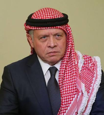 الملك يعزي أمير قطر بوفاة سمو الأمير الشيخ حمد بن خليفة آل ثاني
