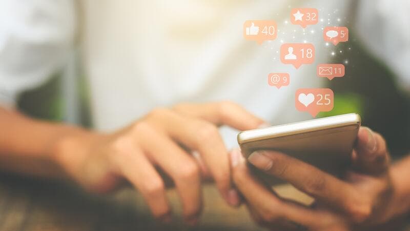 مواقع الزواج عبر الإنترنت ..  6 طرق لتجنب تعرضك للخداع من الرجال