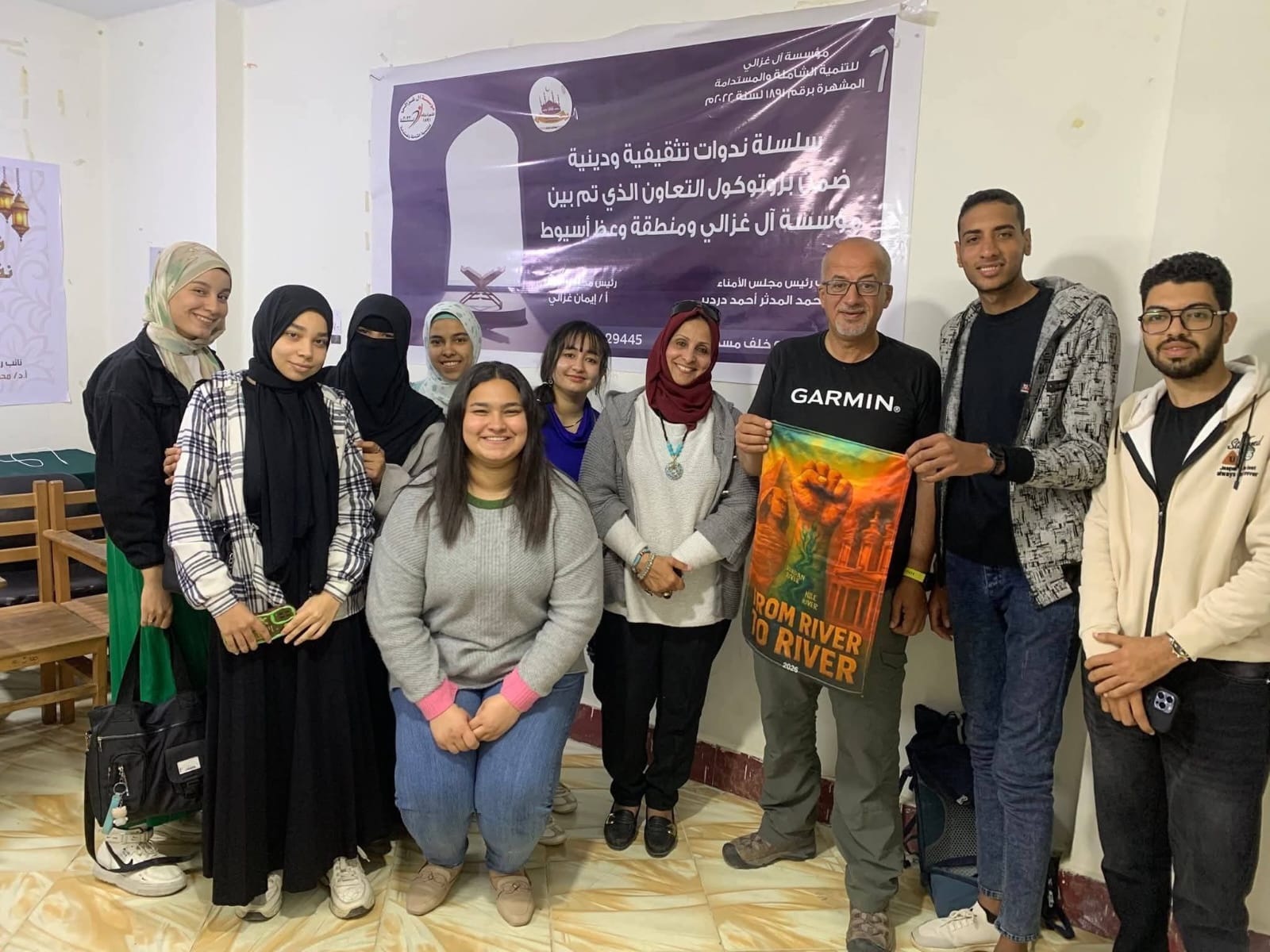 طلبة جامعة أسيوط يتخذون الرحالة الأردني العرجان نموذجًا لمشروعاتهم 