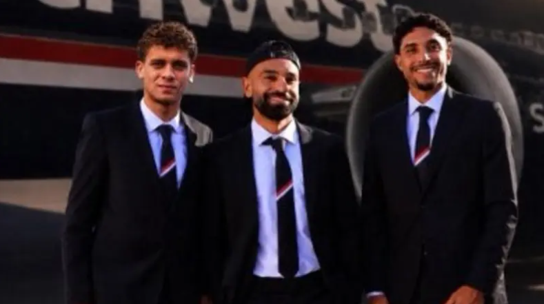 أصغر لاعب بمنتخب مصر ينشر صورة مع محمد صلاح ويعلق