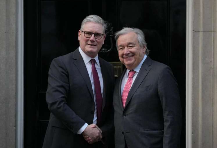 غوتيريش وستارمر يناقشان قضايا دولية