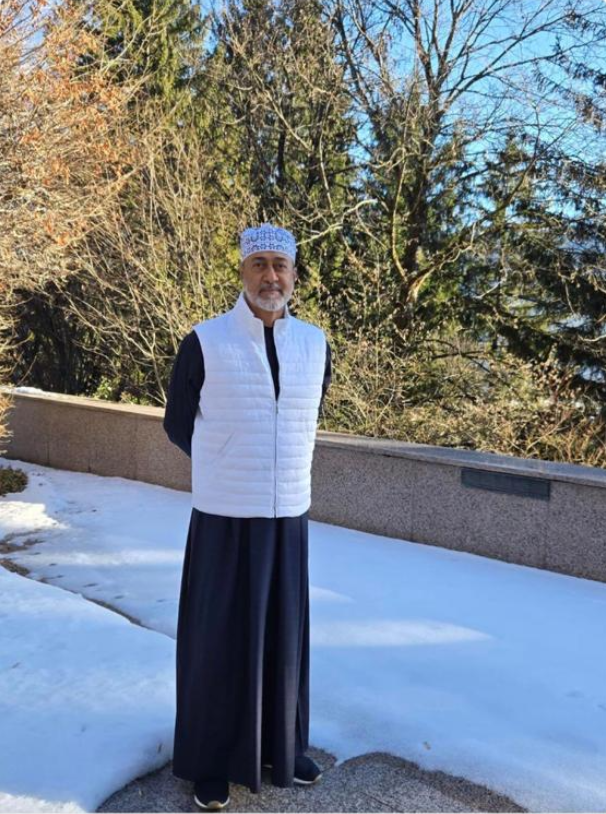 صورة حديثة لسلطان عمان من منزله في ألمانيا 
