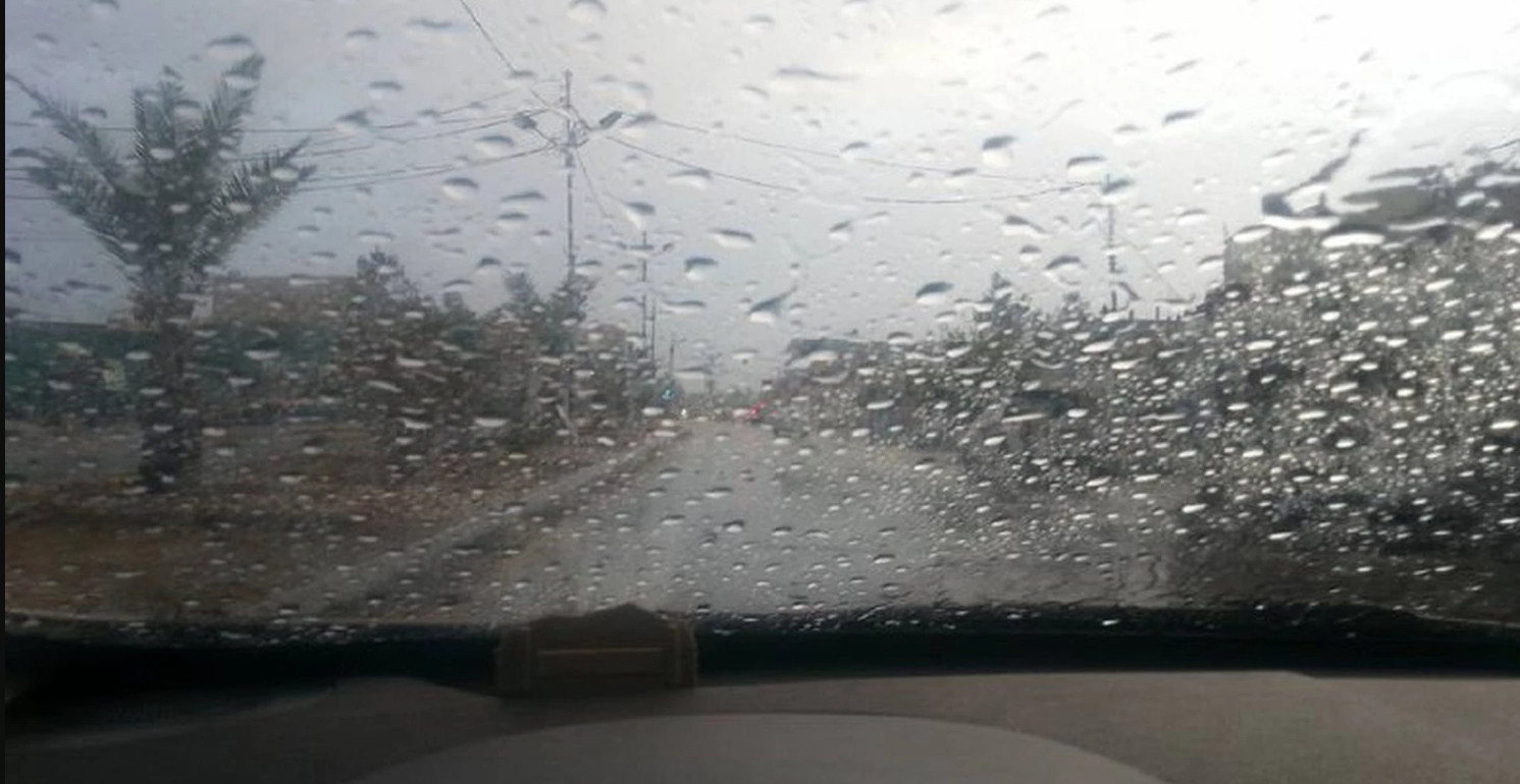 زخات مطرية مصحوبة بالبرق والرعد في معان