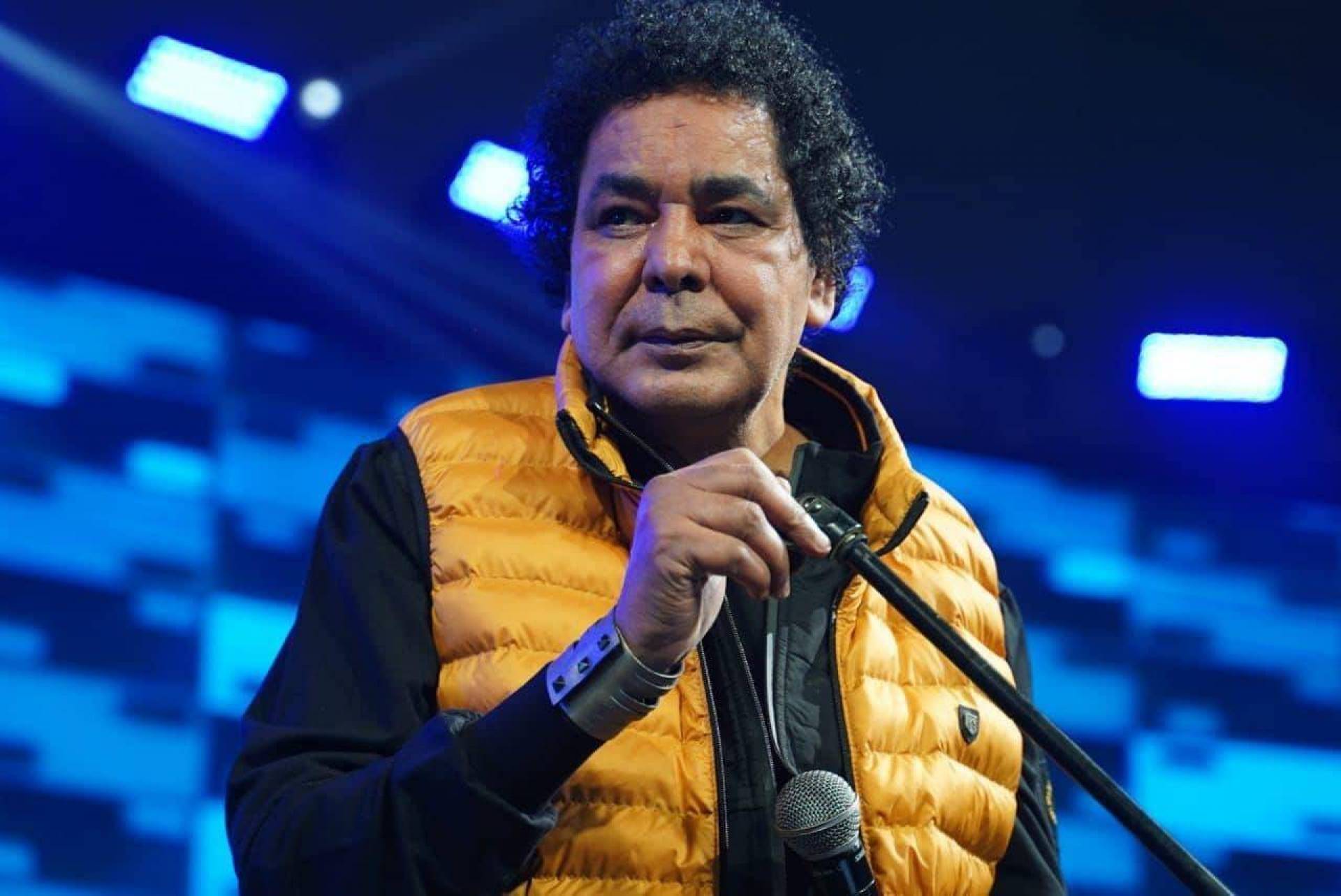 Mohamed Mounir interrupts his vacation in Germany.. for this reason |  Mix
