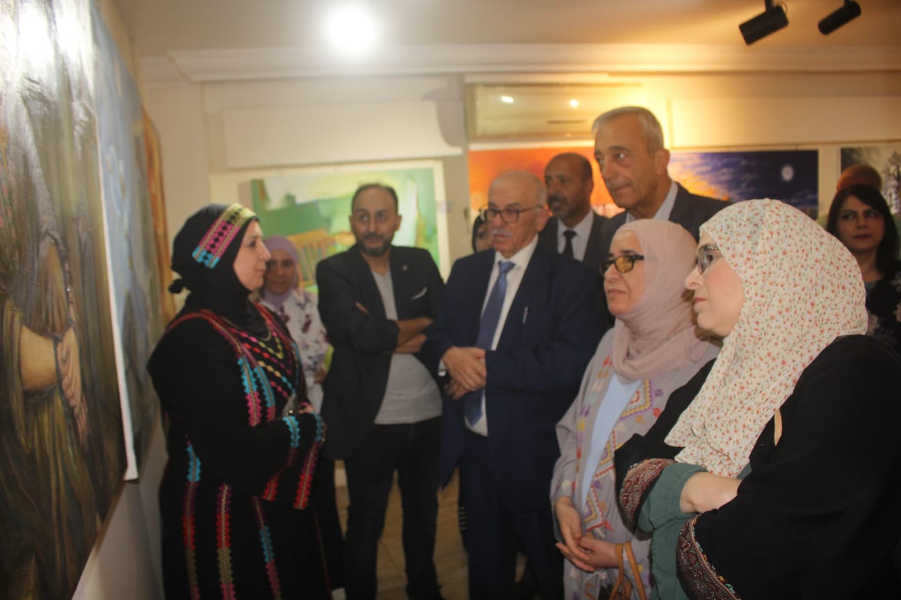 الرشدان يفتتح معرض وطن لنخبة فنانين في اربد