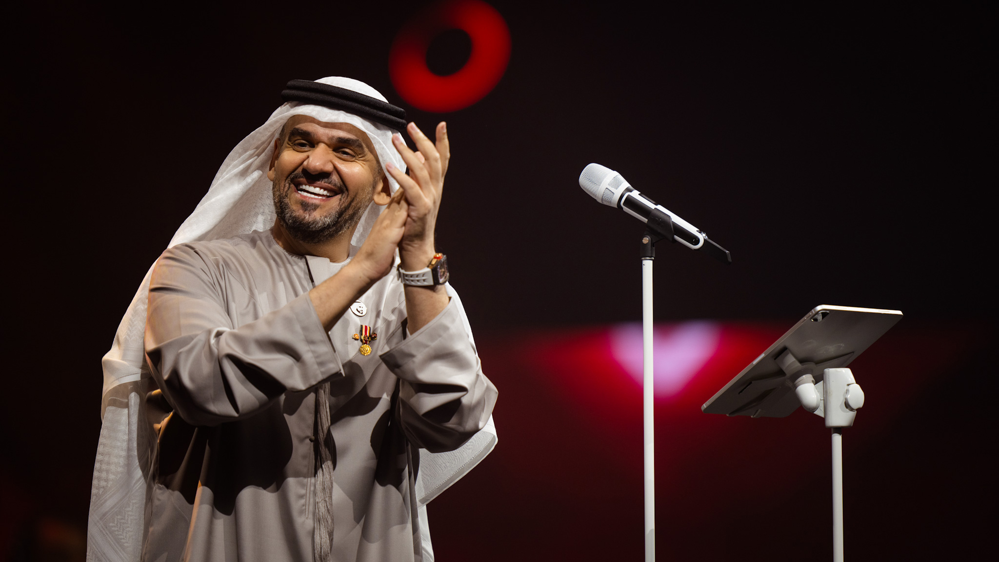 الجسمي يرفع سقف الإبهار وحب الوطن بأداء النشيد الوطني الإماراتي