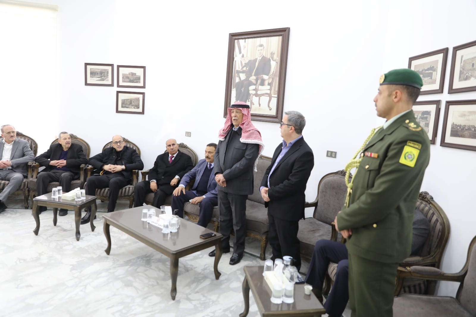 مندوبا عن الملك وولي العهد .. العيسوي يعزي آل عبد الجابر