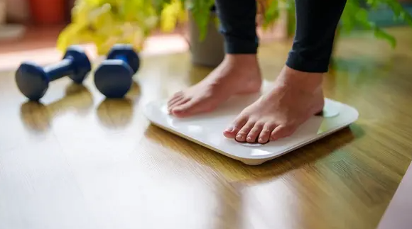 حيلة بسيطة لفقدان الوزن دون جوع أو تقليص الطعام 