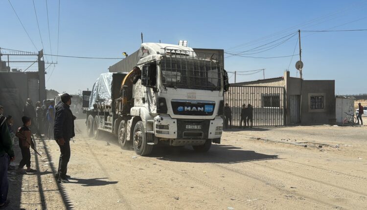 دخول 143شاحنة مساعدات لغزة من معبري رفح وكرم أبو سالم 