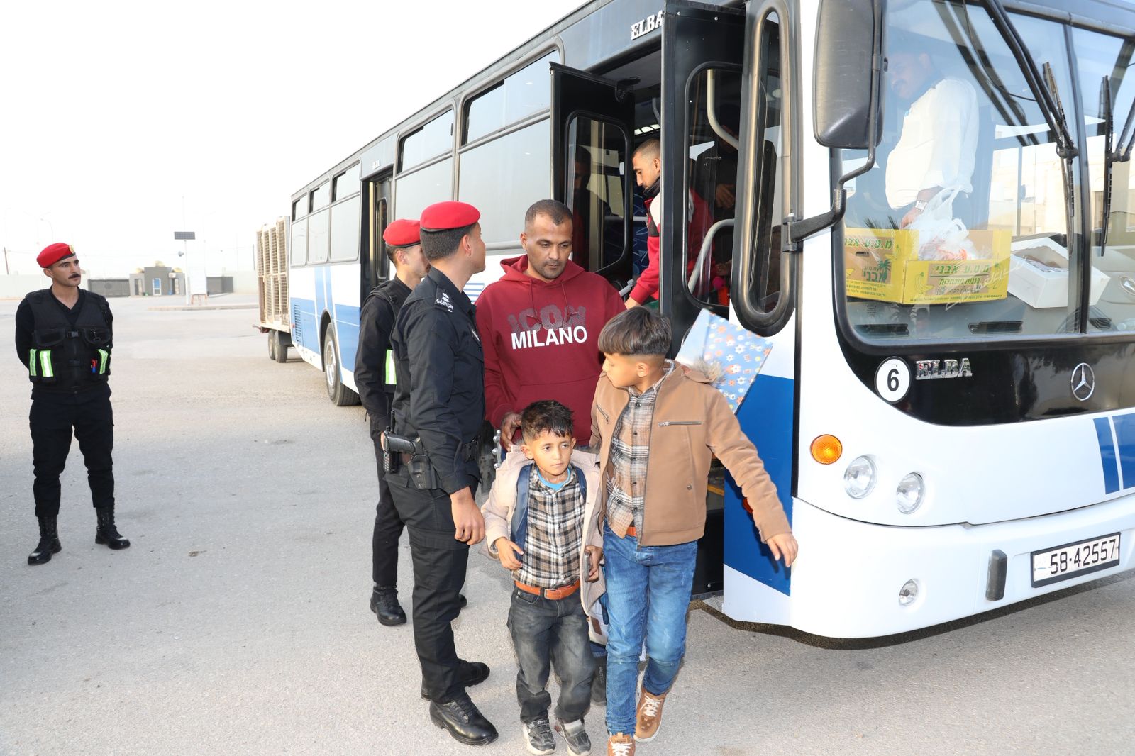 الجيش: إجلاء الدفعة 24 من أطفال غزة المرضى للعلاج في الأردن