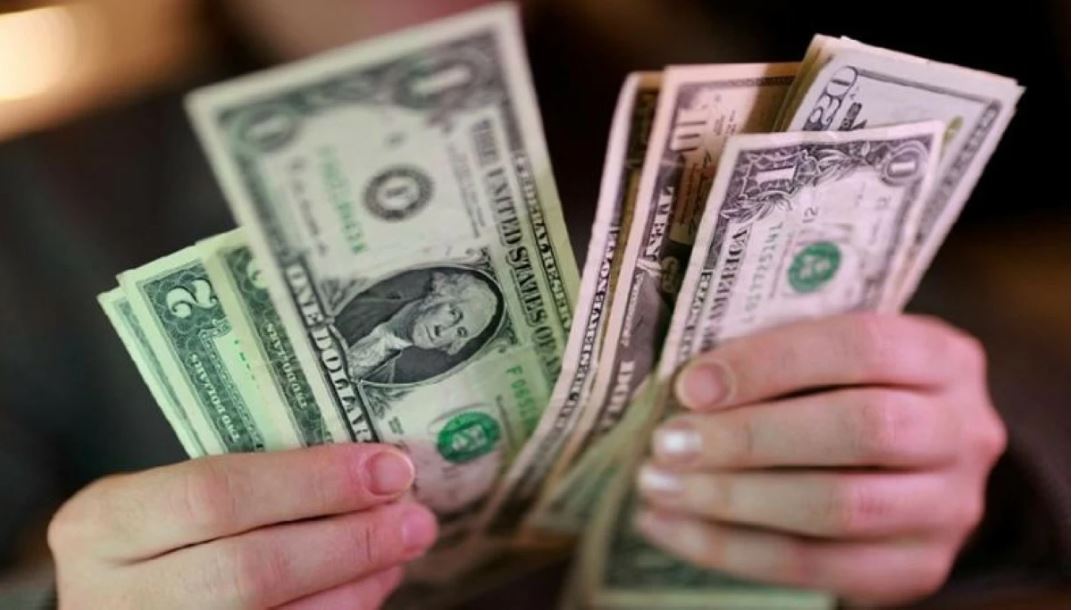 أسواق العملات تتأرجح