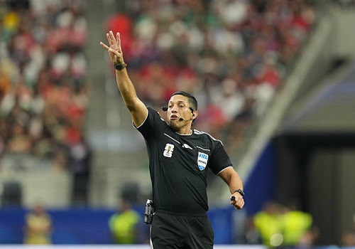 الفنزويلي خيسوس فالنزويلا حكما لمباراة فرنسا وإنجلترا في كأس العالم