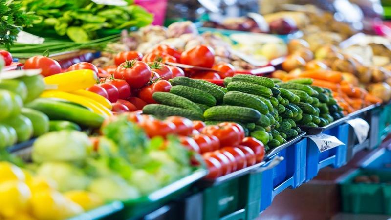 أسعار الخضار والفواكه في السوق المركزي السبت