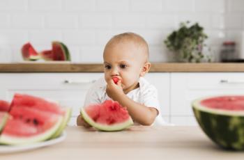 فوائد البطيخ للرضيع وفي أي عمر ينصح بتقديمه لطفلك