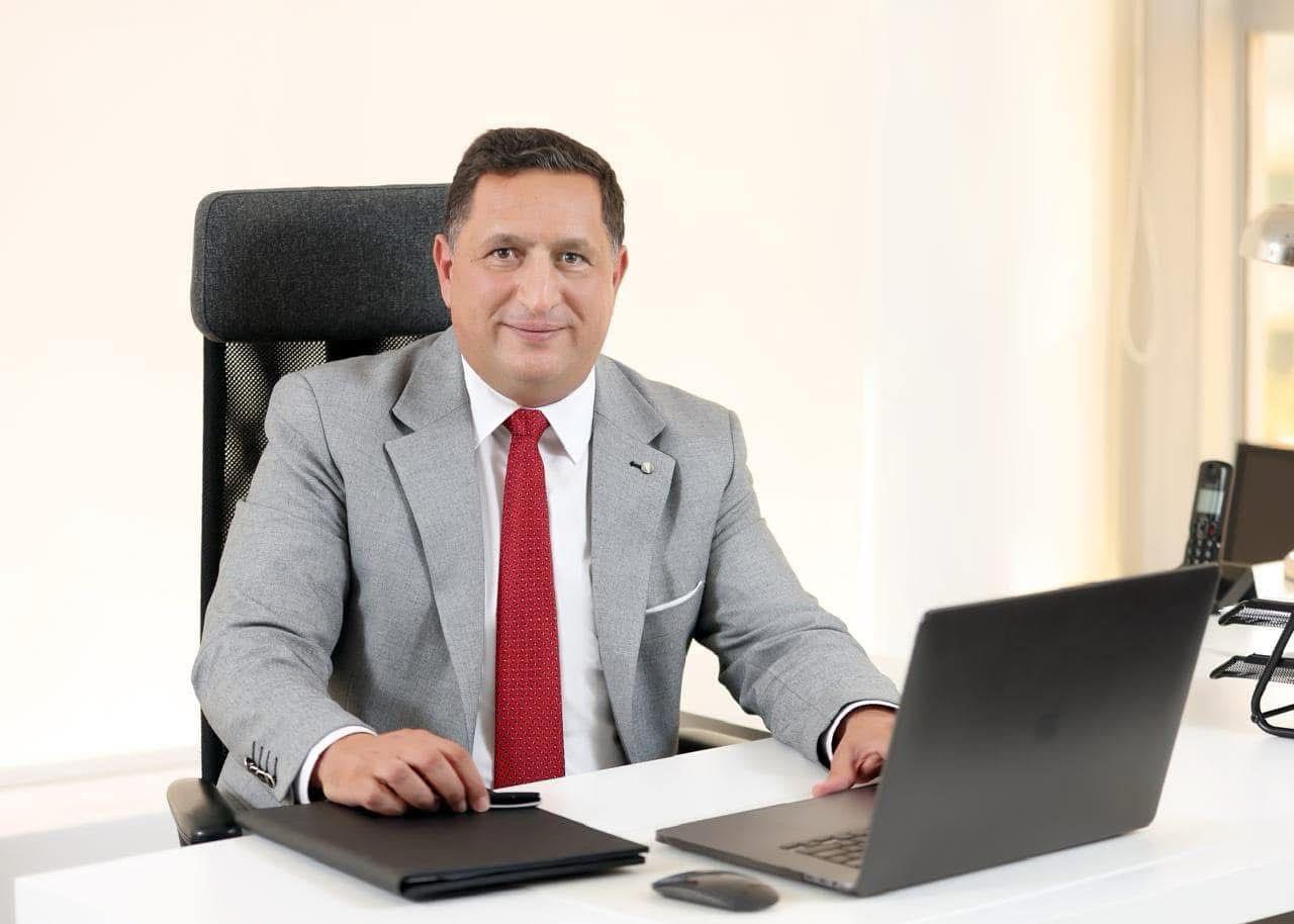 الدكتور معتز جريسات