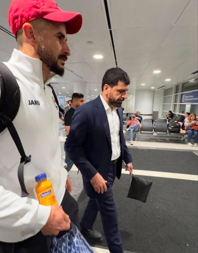 لمدة 7 ساعات ..  احتجاز قائد منتخب العراق في مطار شيكاغو