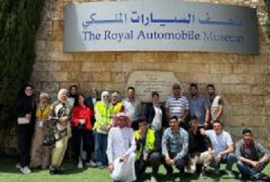 وفد من طلبة جامعة إربد الأهلية يزور مركز نادي السيارات الملكي بمناسبة اليوم العالمي للمتاحف