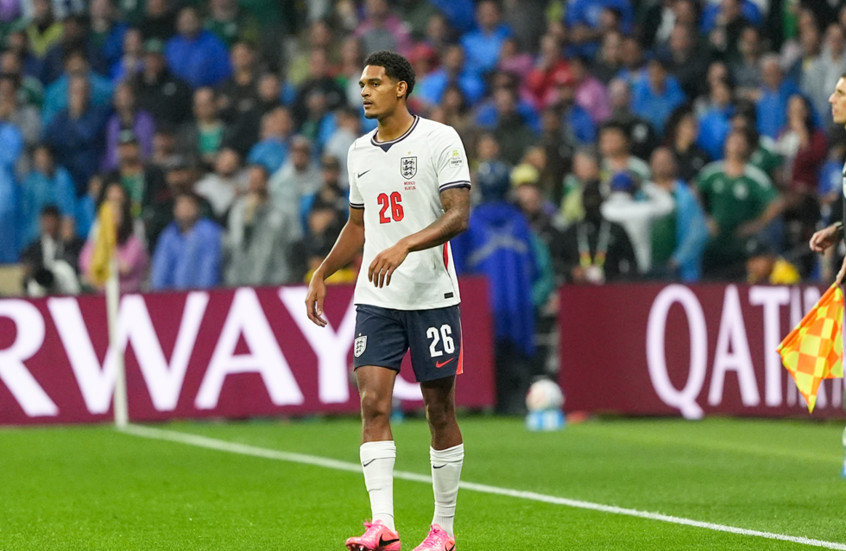 إيقاف كوانساه مدافع منتخب إنجلترا مباراتين في كأس العالم 