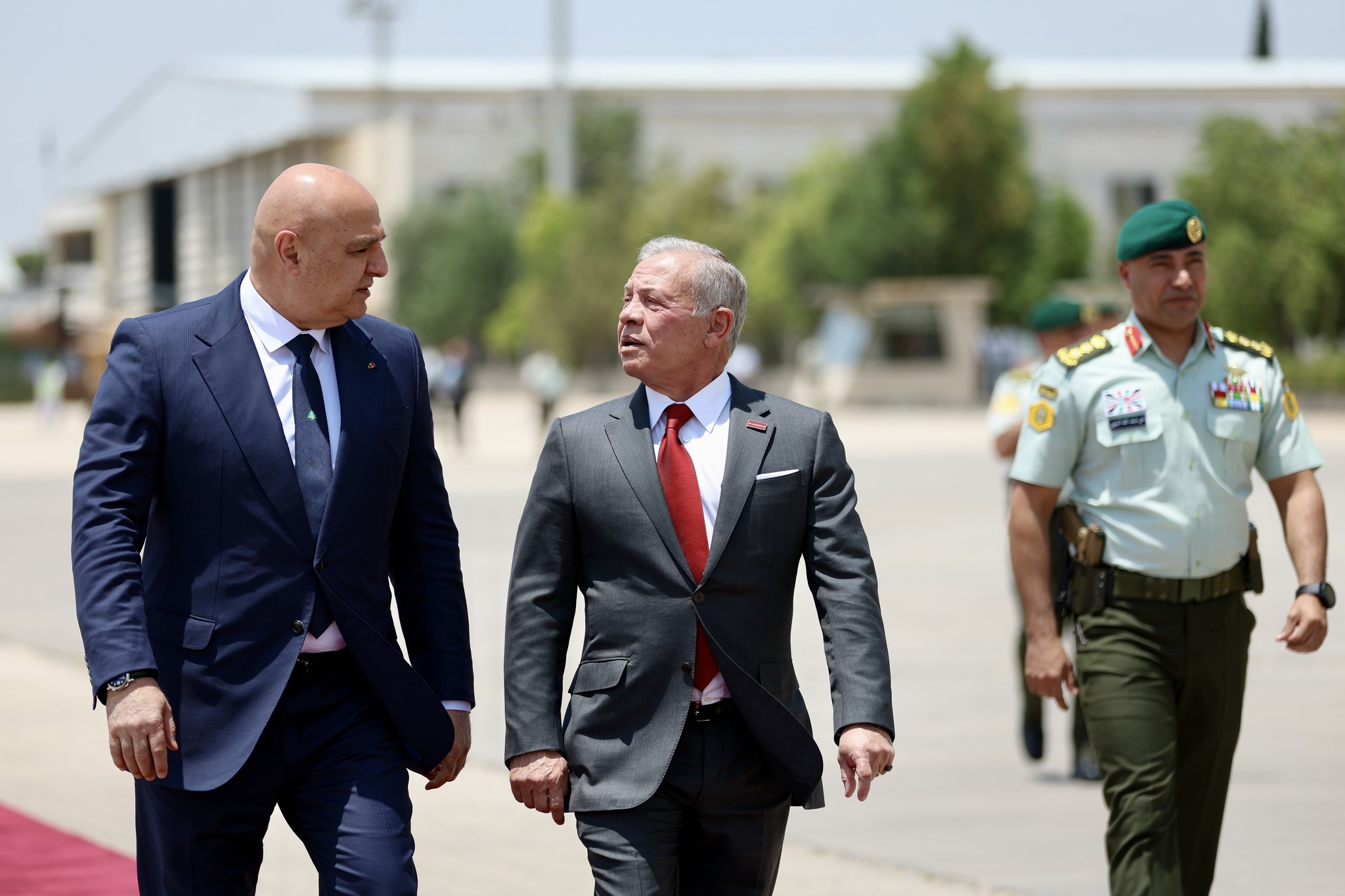 الملك يؤكد وقوف الأردن إلى جانب لبنان 