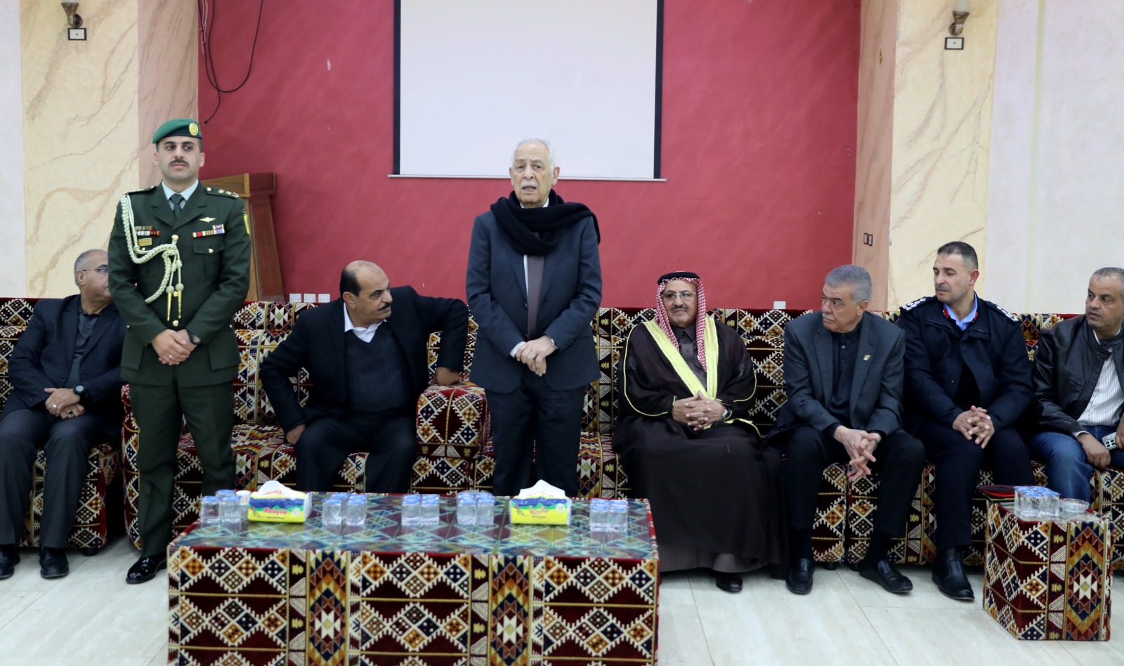 مندوبا عن الملك وولي العهد ..  العيسوي يعزي الصقور