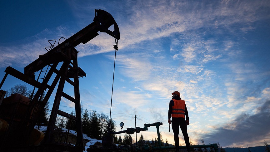 أسعار النفط تتجه لخسائر أسبوعية وشهرية