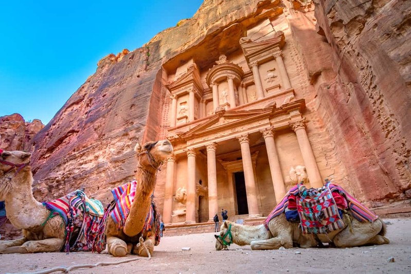 مؤثرون أمريكيون يعدون تقريرًا عن المواقع السياحية الأردنية 