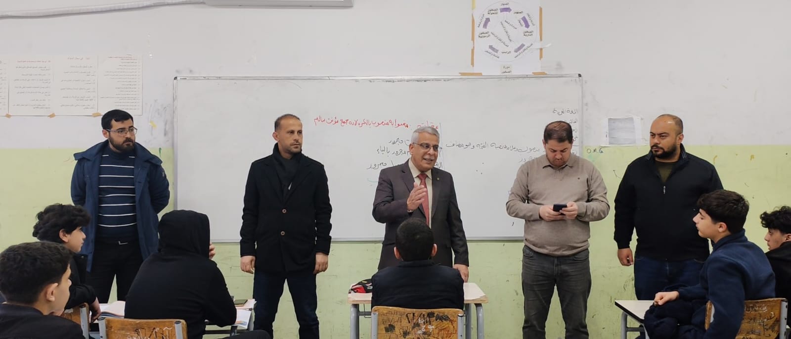 الخصاونة يتفقد مدرسة عثمان بن عفان الثانوية للبنين